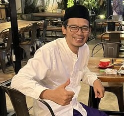 Manifesto Ade Wardhana: Menolak Agama Sebagai Opium Gerakan