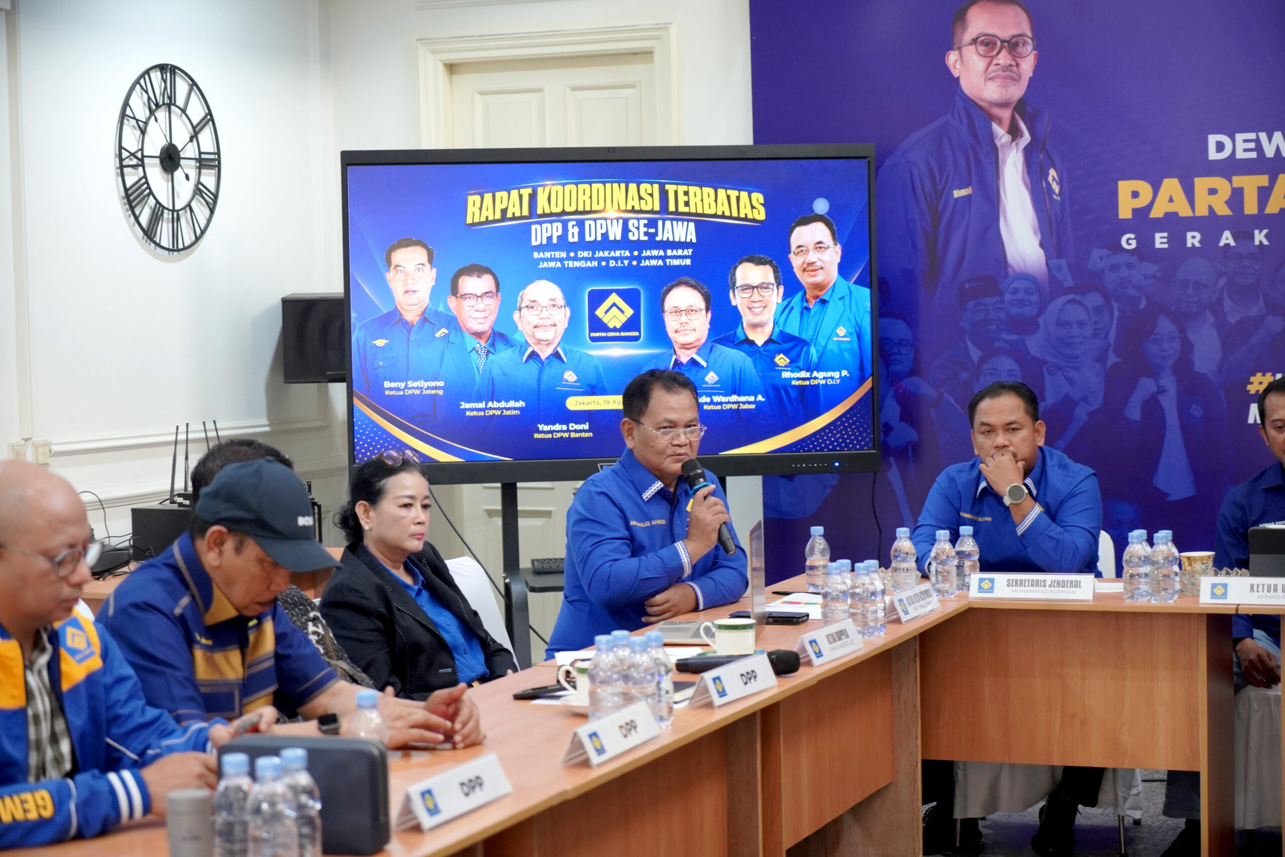 Wakil Ketua Umum Abd. Kholid Ahmad menyampaikan arahan.